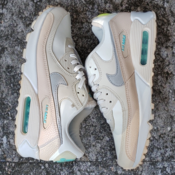 Nike Air Max - Picture 2 of 6